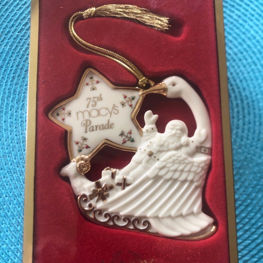 Lenox Macy's 75th Parade Anniversary Santa in a Swan Sleigh Christmas Ornament